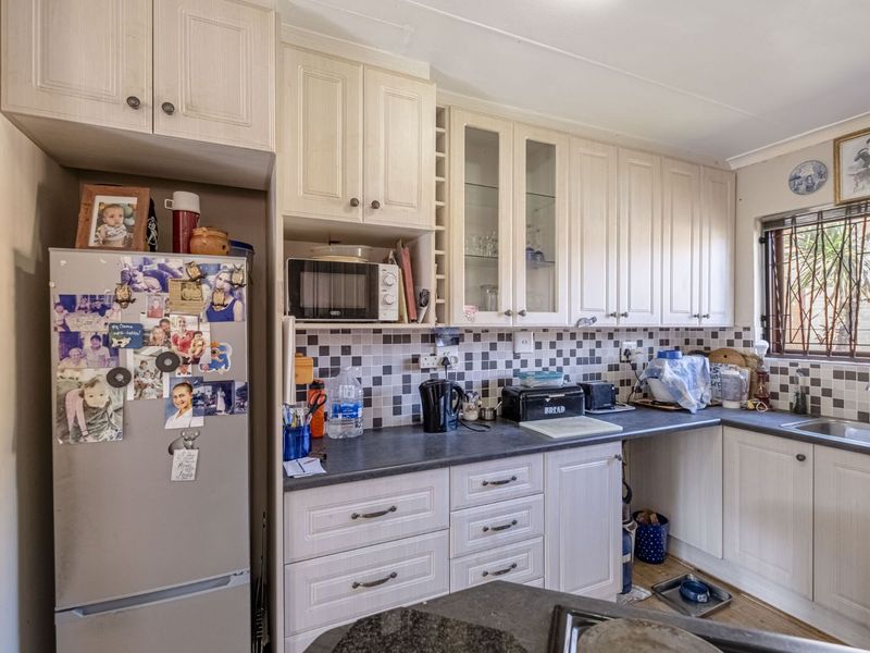 Townhouse For Sale in Springfield - Photo 10