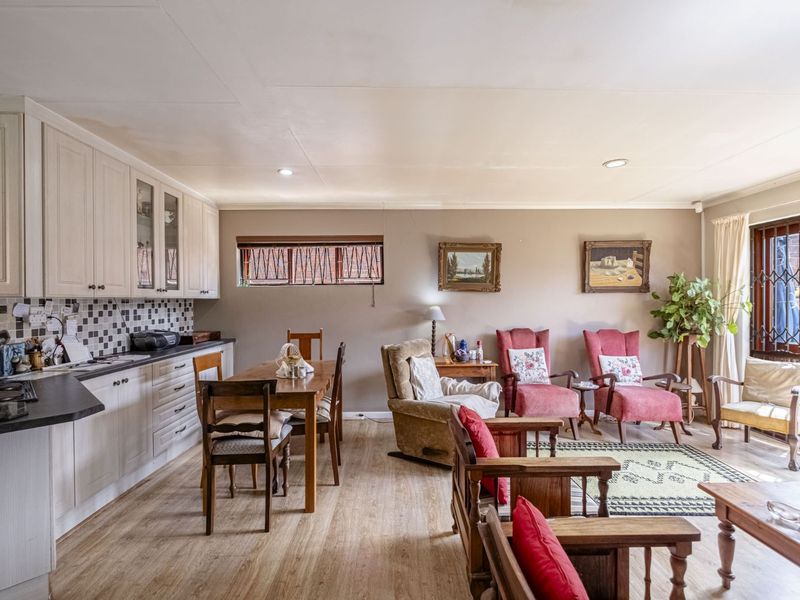 Townhouse For Sale in Springfield - Photo 8