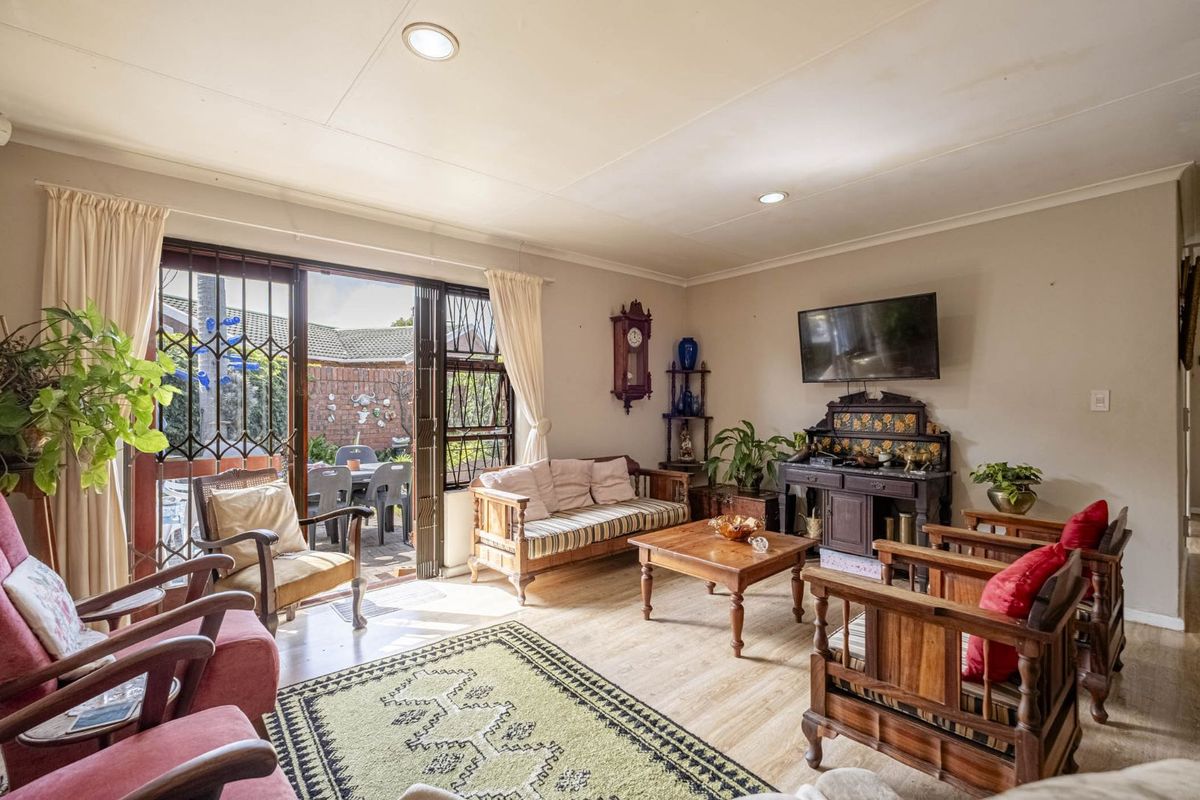 Townhouse For Sale in Springfield - Photo 5