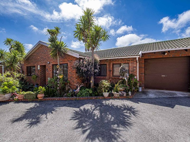 Townhouse For Sale in Springfield - Photo 2