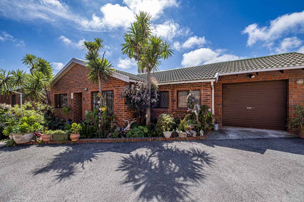 Townhouse For Sale in Springfield - Photo 2