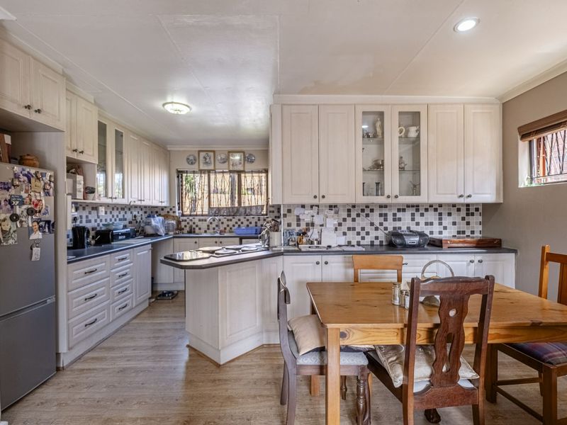 Townhouse For Sale in Springfield - Photo 6