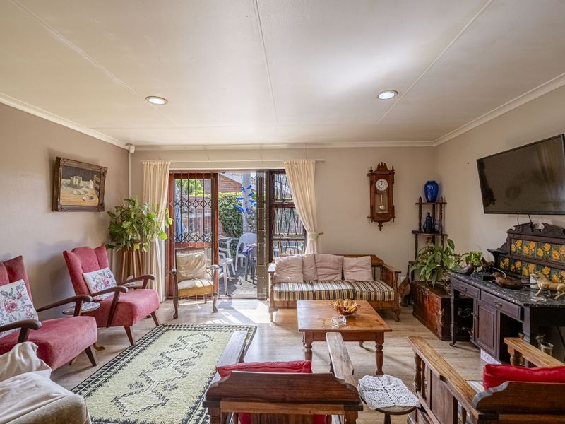 Townhouse For Sale in Springfield - Photo 4