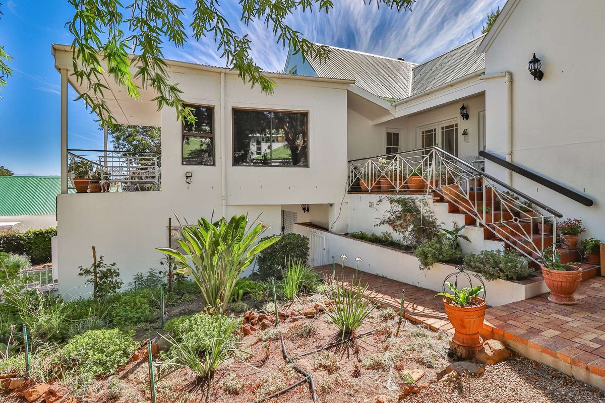 House For Sale in Theewaterskloof Country Estate - Photo 2