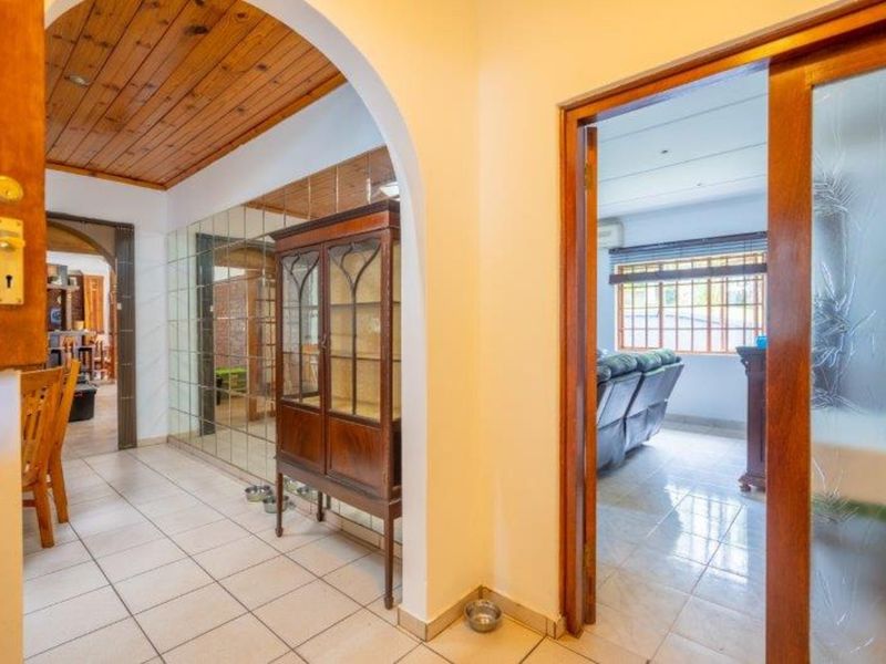 House For Sale in Waterfall - Photo 4