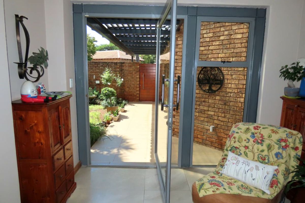 House For Sale in Eldoraigne - Photo 4