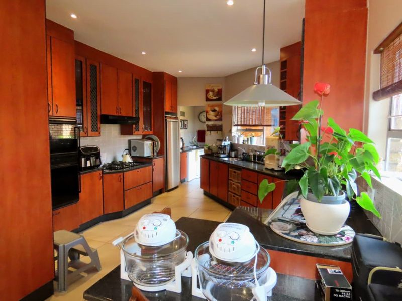 House For Sale in Eldoraigne - Photo 7