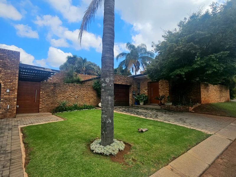 House For Sale in Eldoraigne - Photo 2