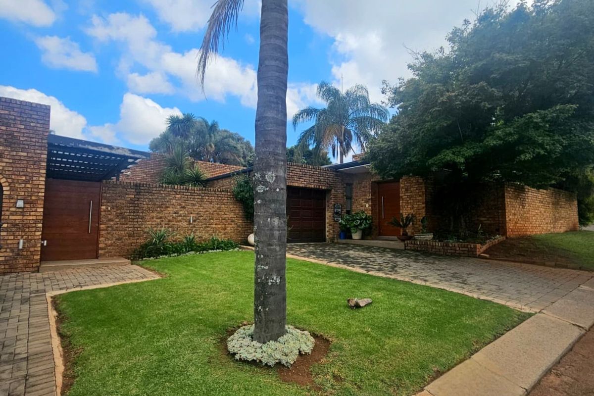 House For Sale in Eldoraigne - Photo 2