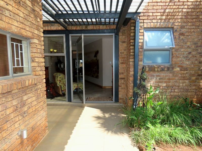 House For Sale in Eldoraigne - Photo 3