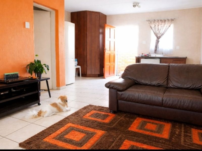 Townhouse For Sale in Wilgeheuwel - Photo 7