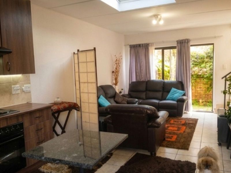 Townhouse For Sale in Wilgeheuwel - Photo 6