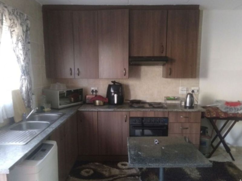 Townhouse For Sale in Wilgeheuwel - Photo 4