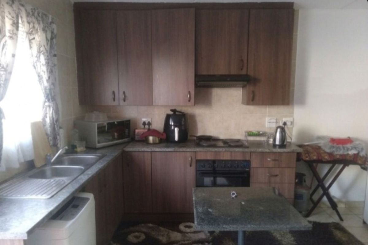 Townhouse For Sale in Wilgeheuwel - Photo 4