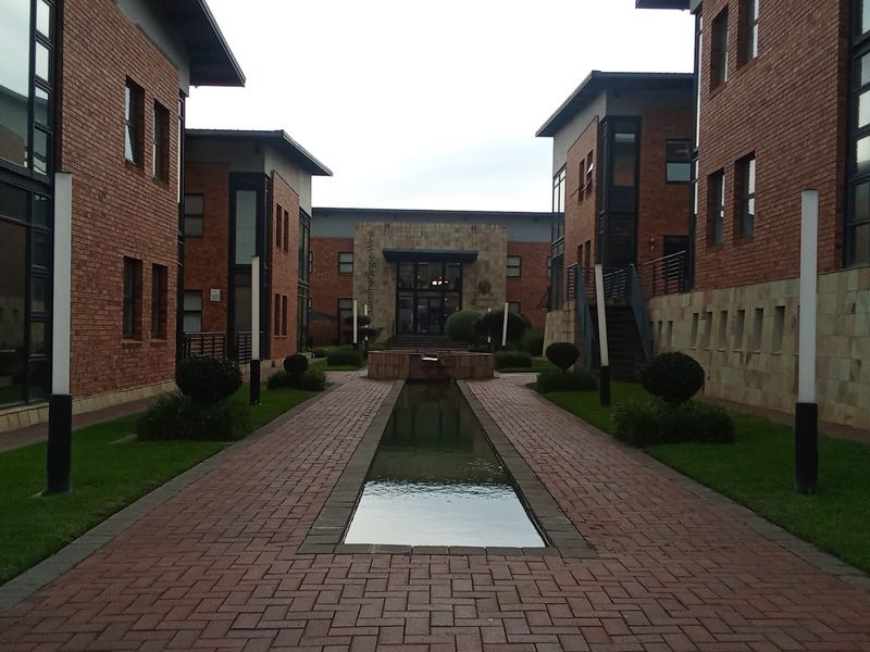 Commercial To Rent in Paulshof - Photo 2