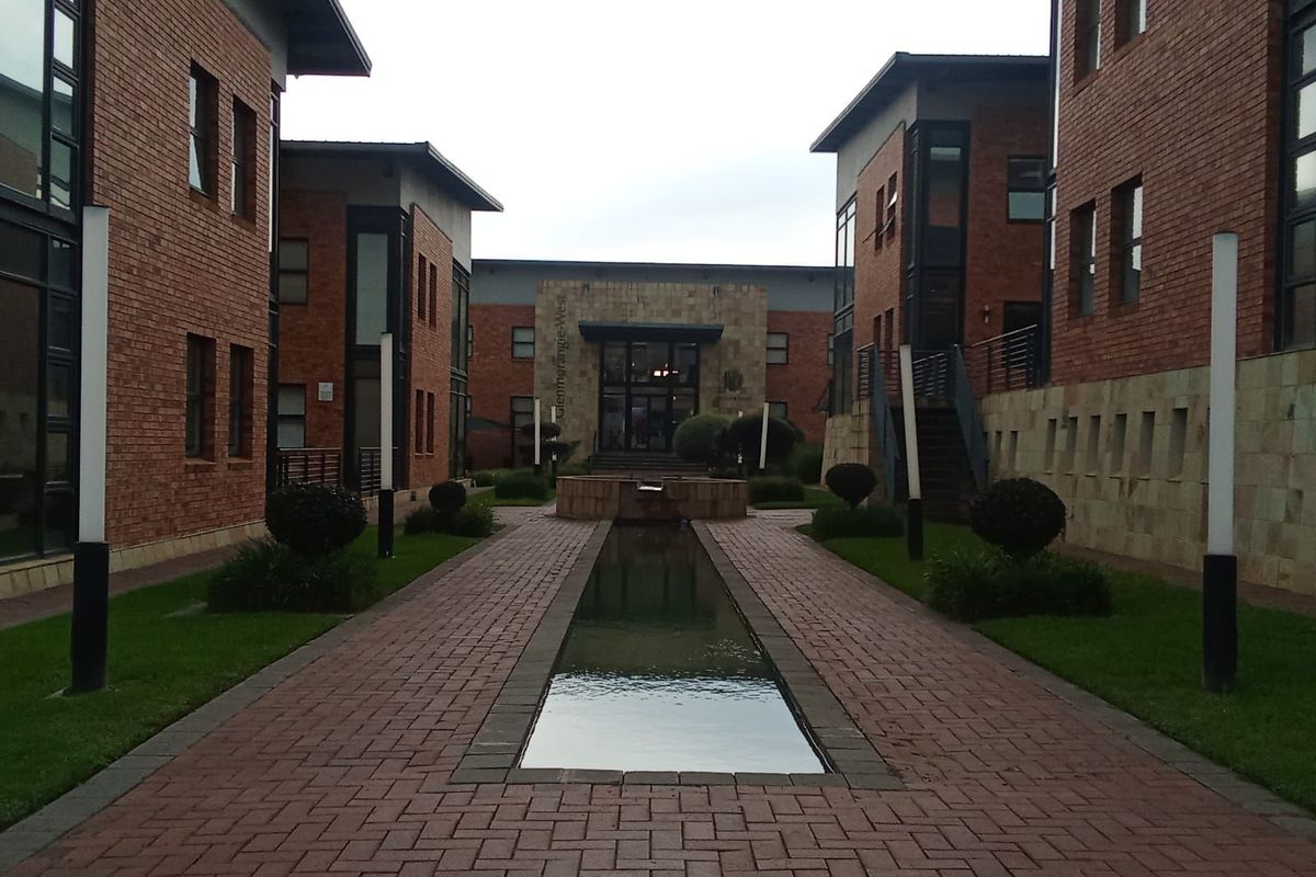 Commercial To Rent in Paulshof - Photo 2