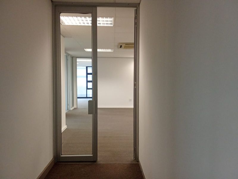 Commercial To Rent in Paulshof - Photo 3