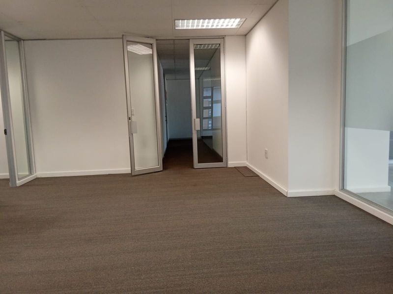 Commercial To Rent in Paulshof - Photo 4