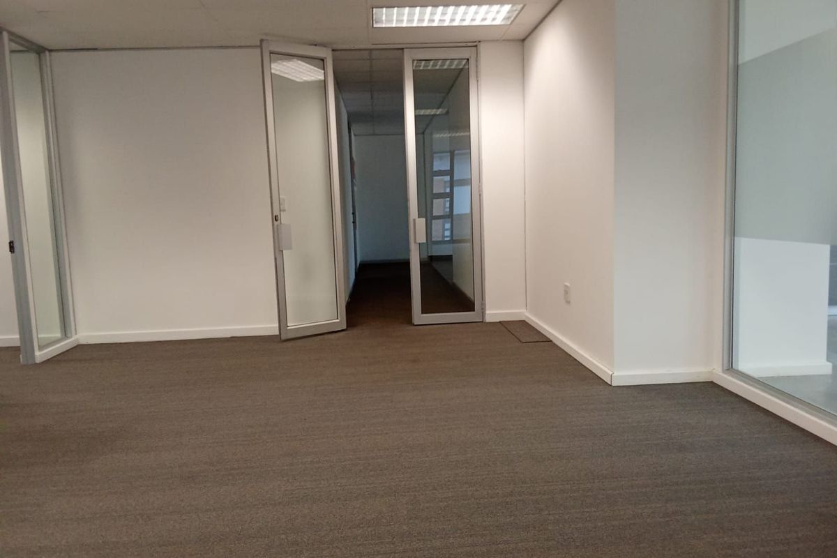 Commercial To Rent in Paulshof - Photo 4