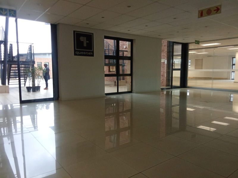 Commercial To Rent in Paulshof - Photo 4