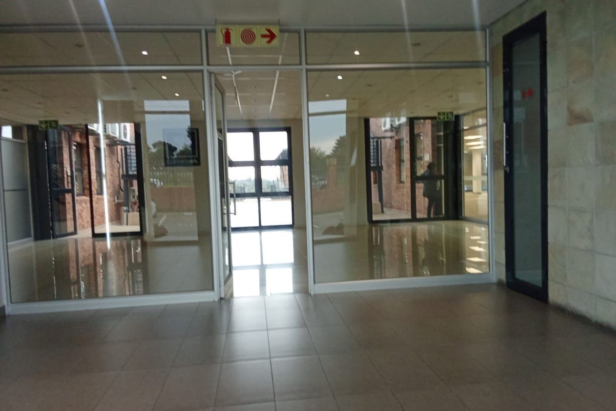 Commercial To Rent in Paulshof - Photo 3