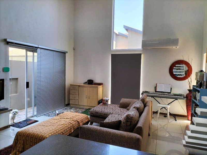 House For Sale in Royldene - Photo 3