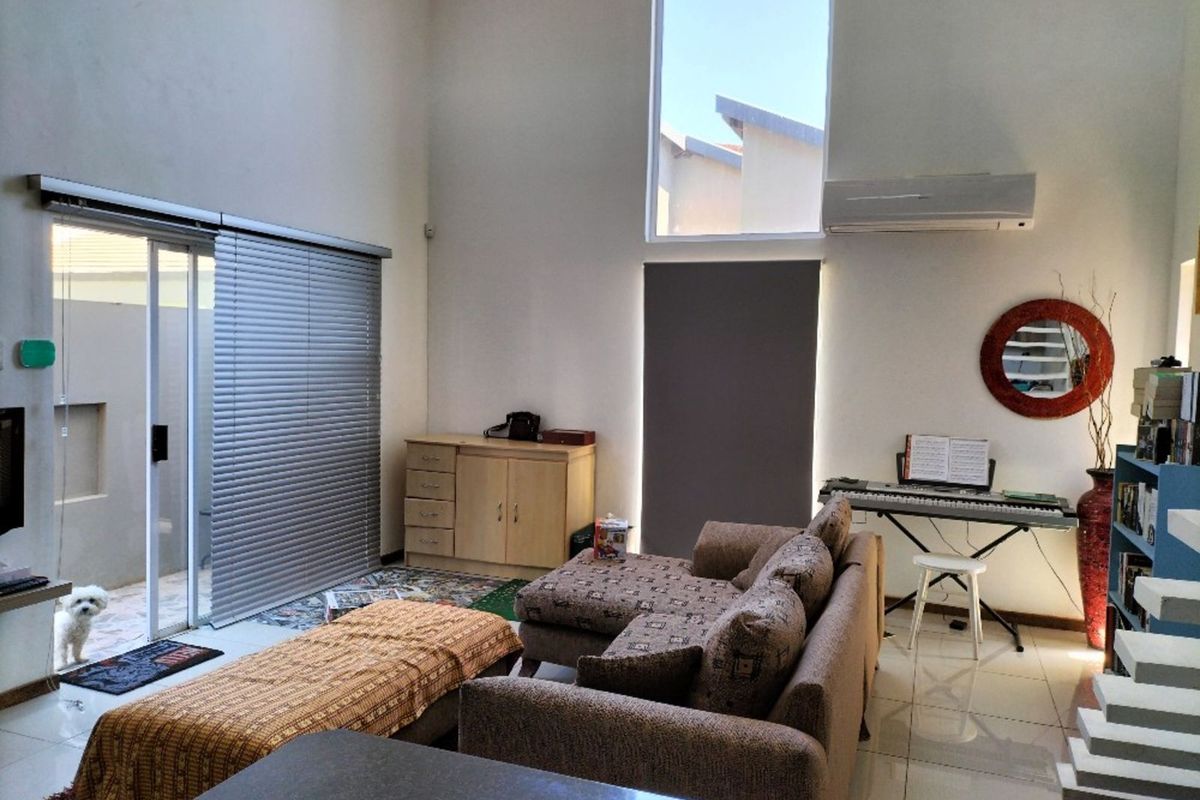 House For Sale in Royldene - Photo 3