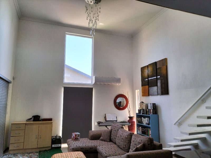 House For Sale in Royldene - Photo 2