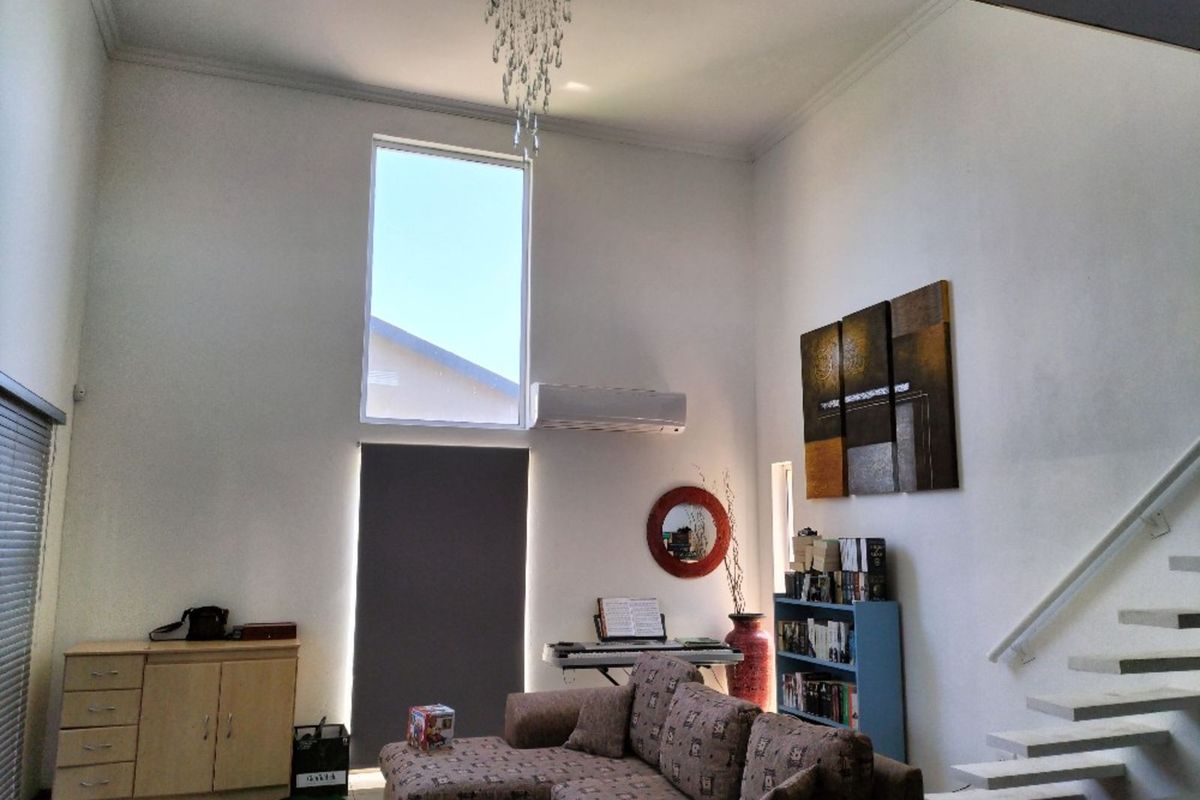 House For Sale in Royldene - Photo 2