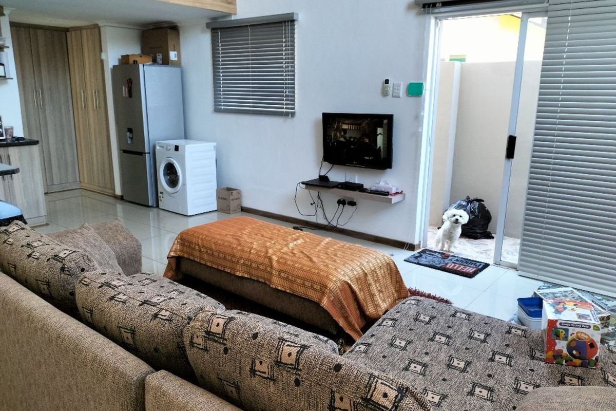 House For Sale in Royldene - Photo 4