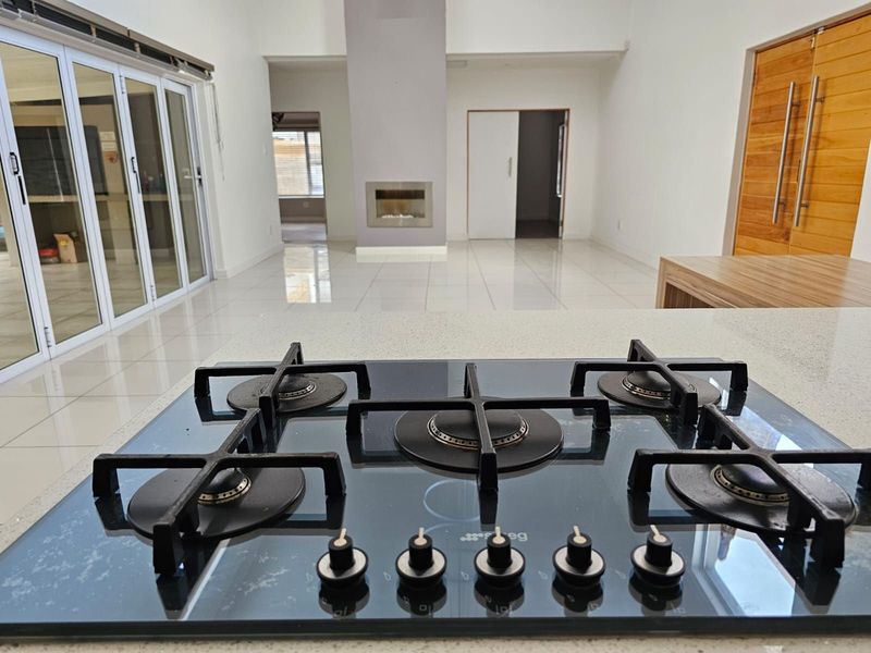 House For Sale in Royldene - Photo 10