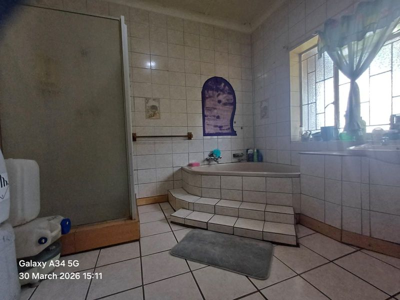 House For Sale in Songloed - Photo 10