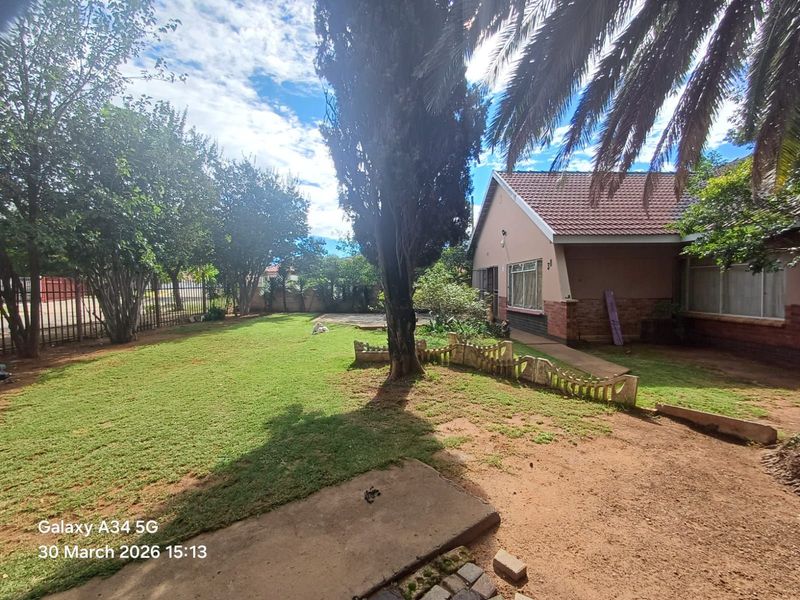 House For Sale in Songloed - Photo 2