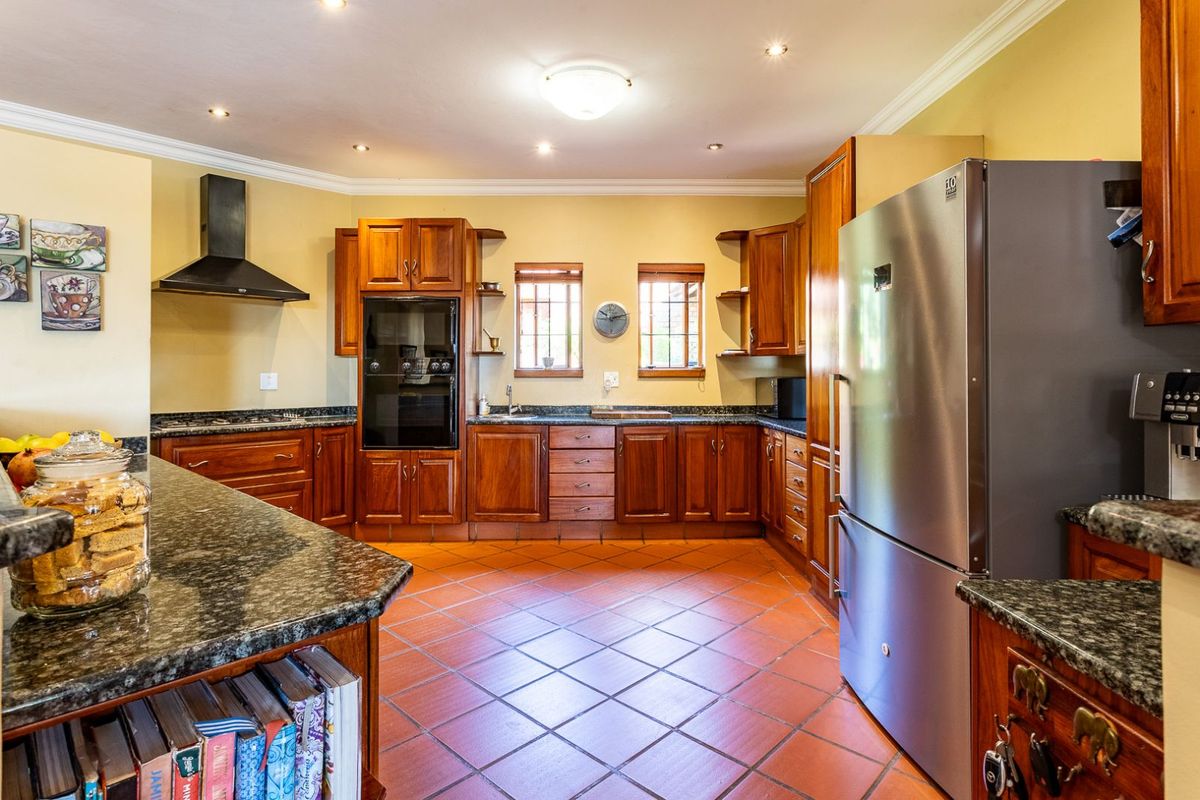 House For Sale in Mooikloof Equestrian Estate - Photo 2