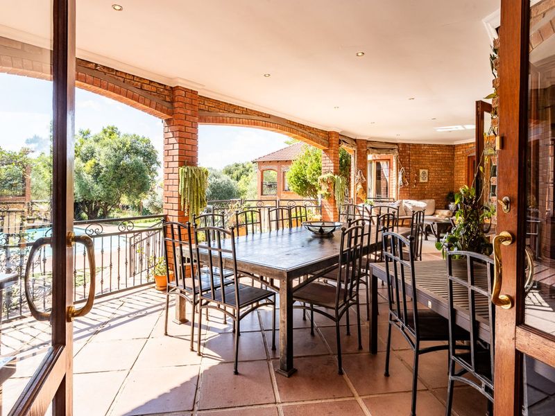 House For Sale in Mooikloof Equestrian Estate - Photo 9