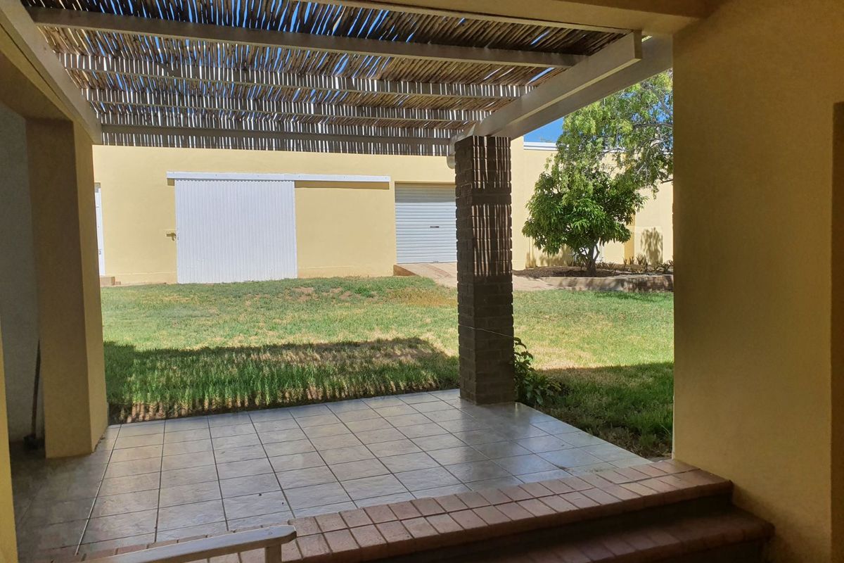 House For Sale in Prince Albert Central - Photo 2