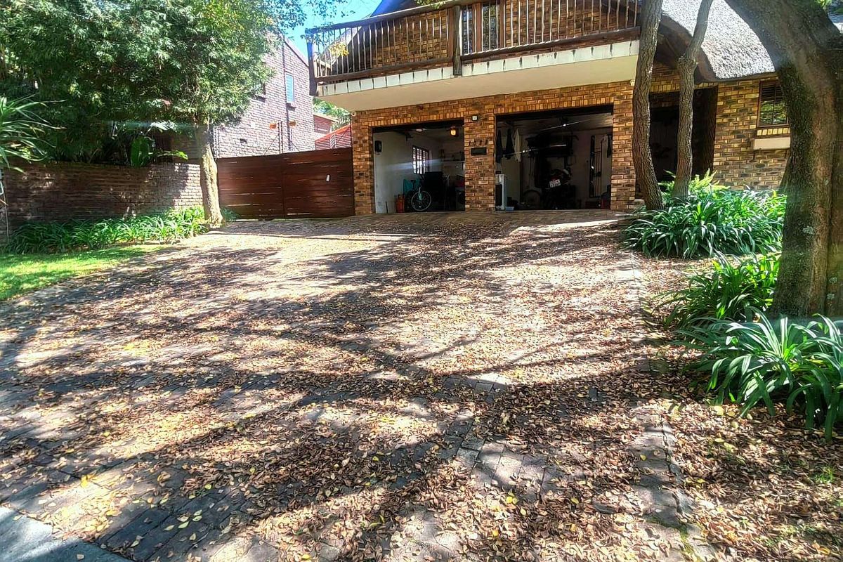 House For Sale in Weltevreden Park - Photo 2