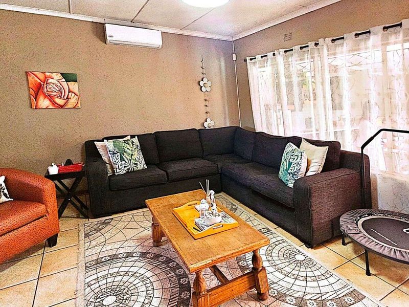 House For Sale in Carters Glen - Photo 2