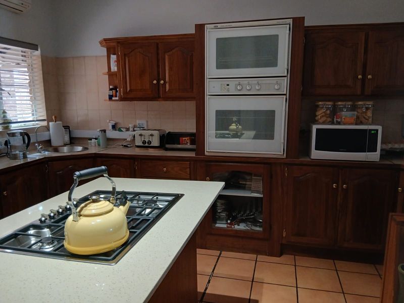 House For Sale in Moreleta Park - Photo 2