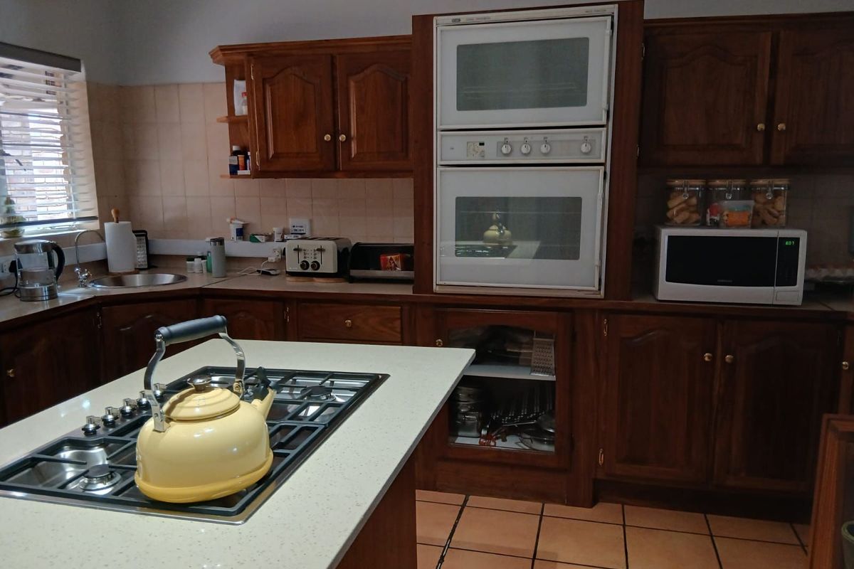 House For Sale in Moreleta Park - Photo 2