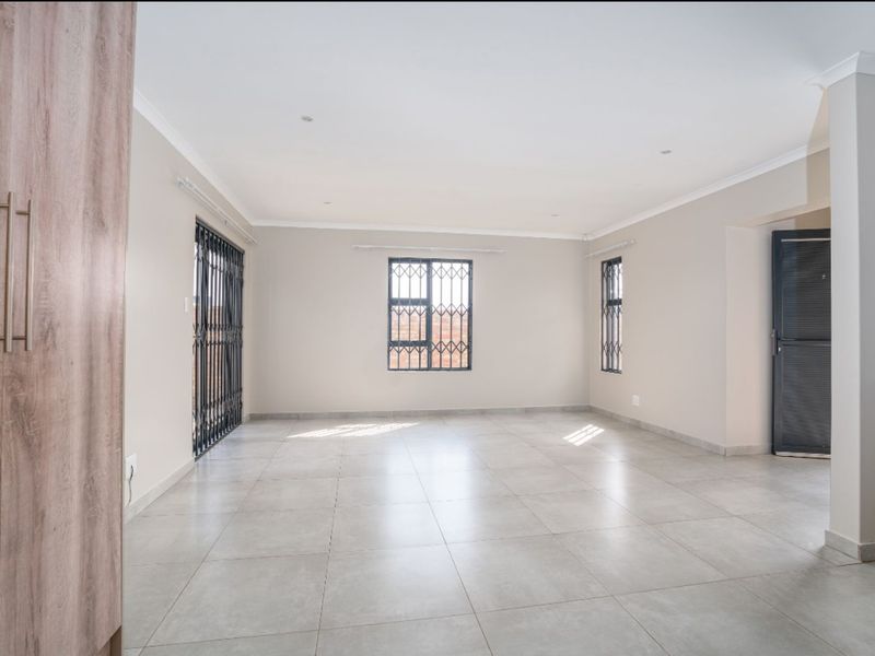 House For Sale in Secunda Central - Photo 3