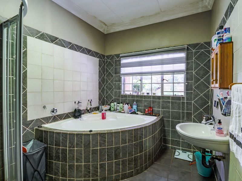 House For Sale in Monavoni - Photo 9