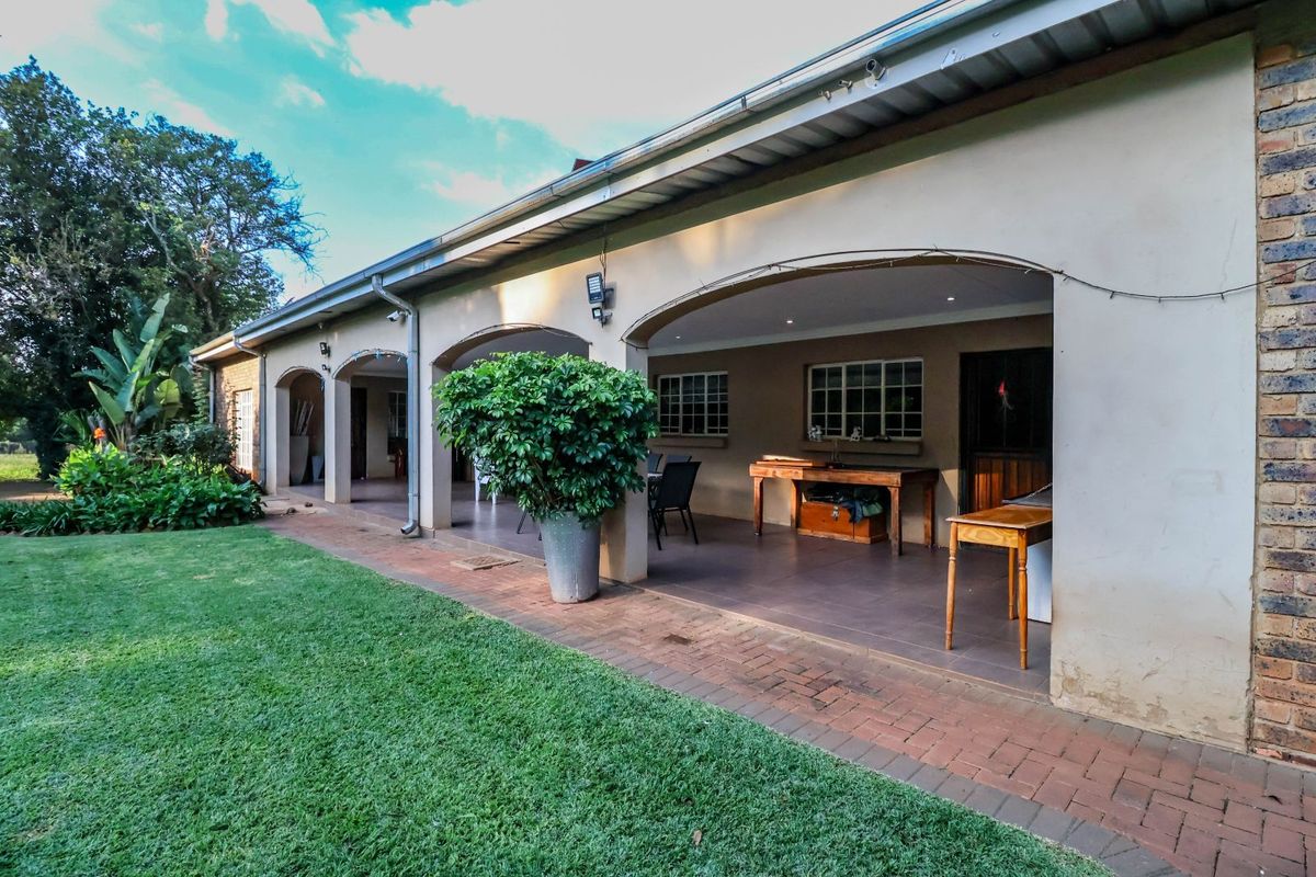 House For Sale in Monavoni - Photo 2