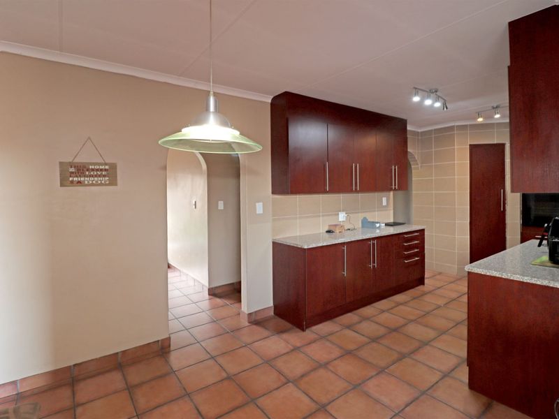 House For Sale in Eldoraigne - Photo 8