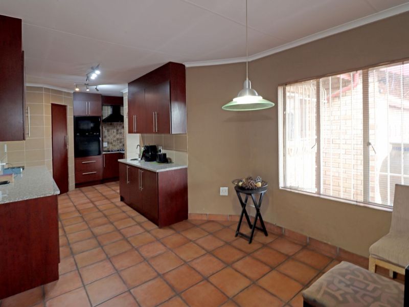 House For Sale in Eldoraigne - Photo 7