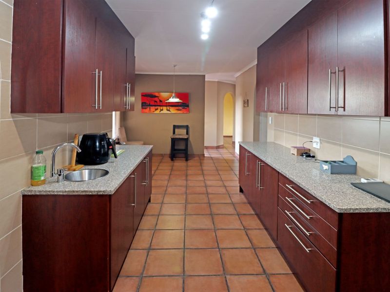 House For Sale in Eldoraigne - Photo 10