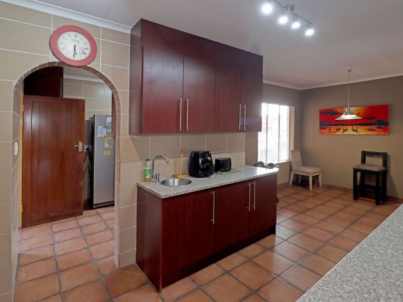 House For Sale in Eldoraigne - Photo 9