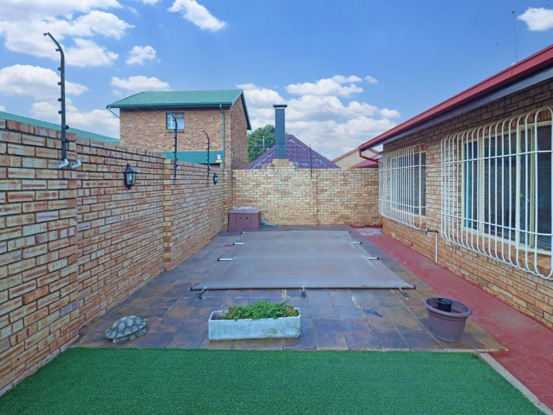 House For Sale in Eldoraigne - Photo 5