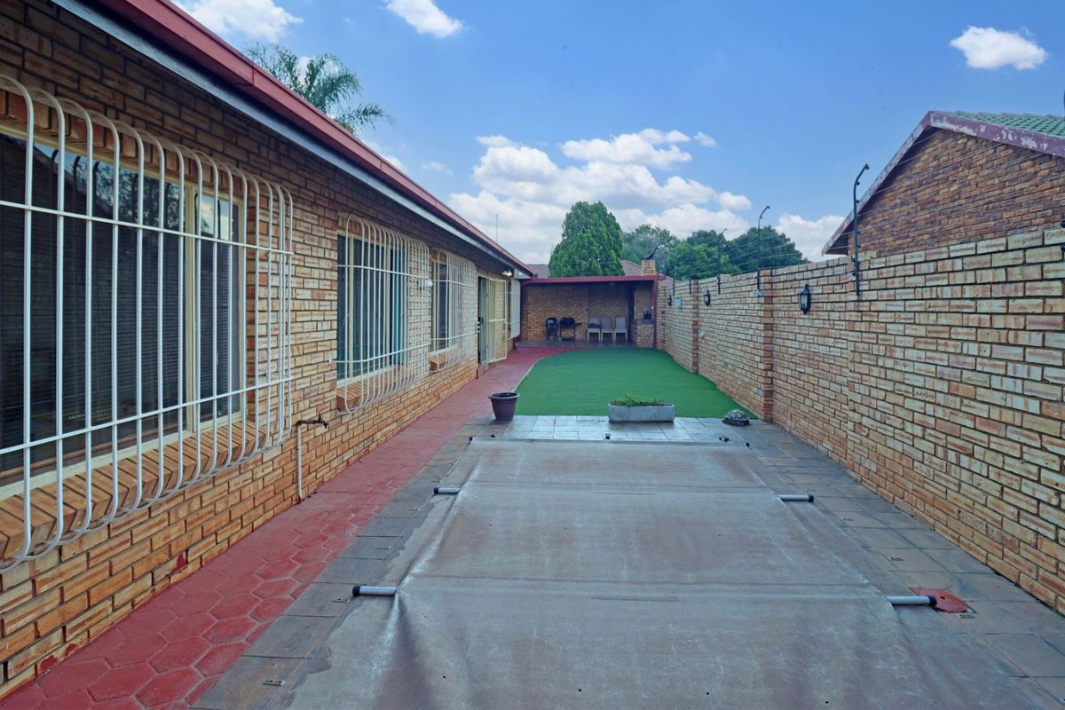 House For Sale in Eldoraigne - Photo 4