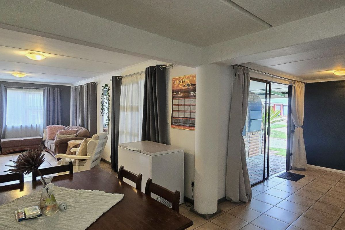 Townhouse To Rent in Hartenbos Central - Photo 3
